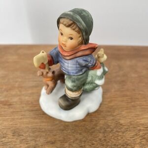 Goebel Berta Hummel O Tannenbaum BH 47/P 2001 Christmas Figurine